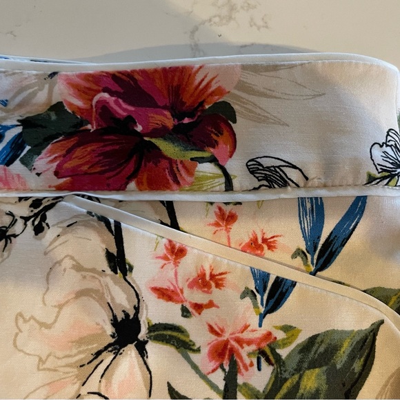 WHBM Shorts Like New - Picture 4 of 11